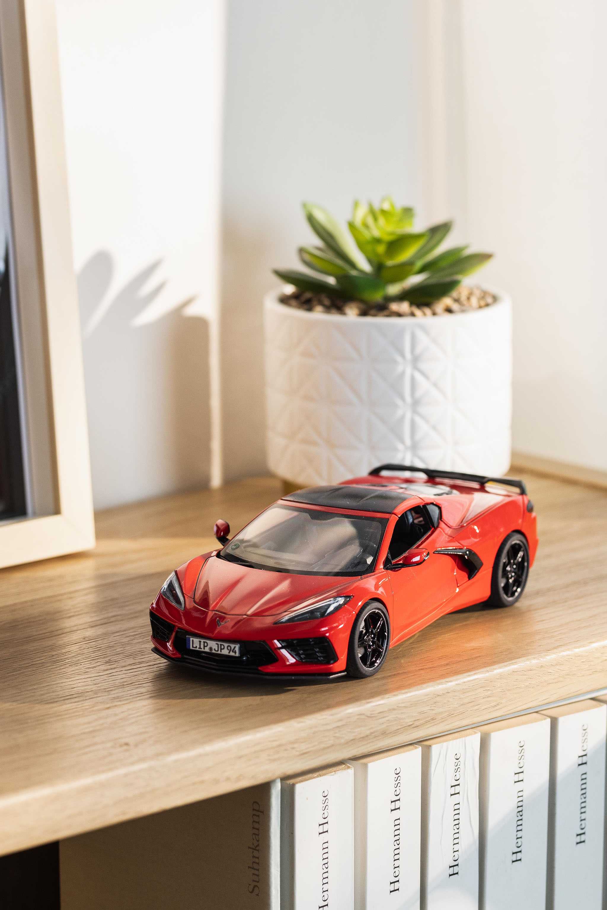 Revell Corvette C8 Coupé Model Set autómakett 1:24, 144 alkatrész + festékek + ragasztó + ecset